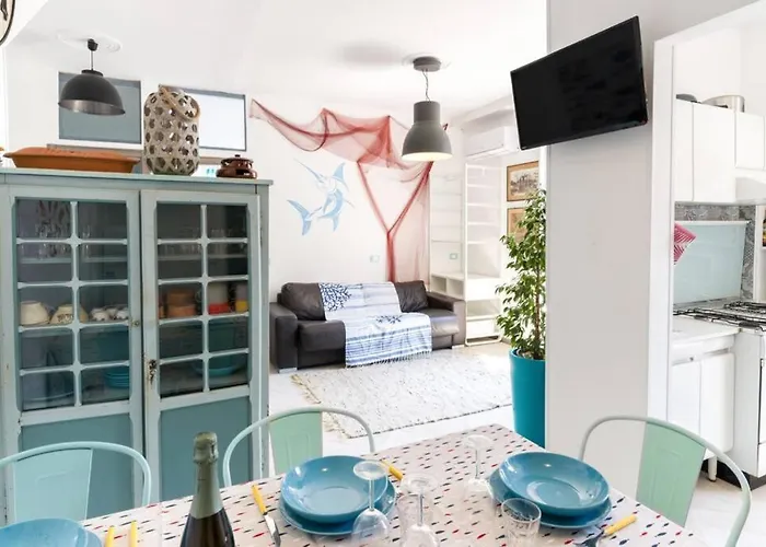 Feriehus New Fishermans House Seaside, Air Conditioning & Wi-fi Bordighera